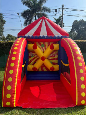 Giochi gonfiabili per lanciare anelli Attività di carnevale per il parco giochi