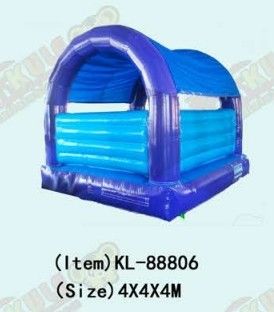 Castello gonfiabile blu per bambini