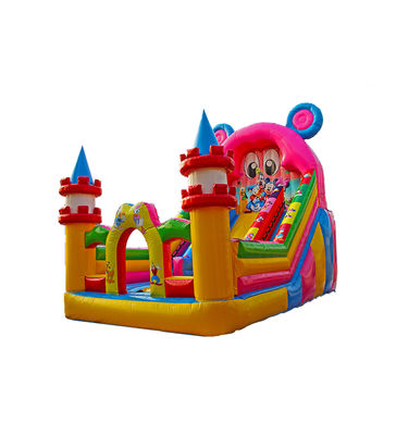 Slide gonfiabili con disegno di animazione di Mickey Mouse che aggiungono divertimento al gioco