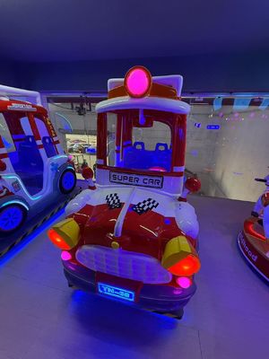 Auto a dondolo con monete Musica dinamica e canzoni allegre per bambini