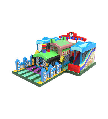 Treno - Il mondo del parco giochi colorato ispirato