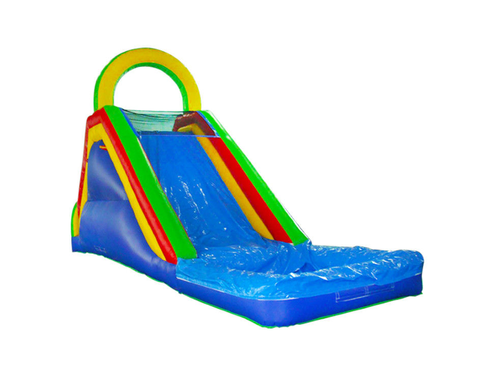 Vibrante e colorata scivolo gonfiabile per bambini emozionante esperienza di scivolo